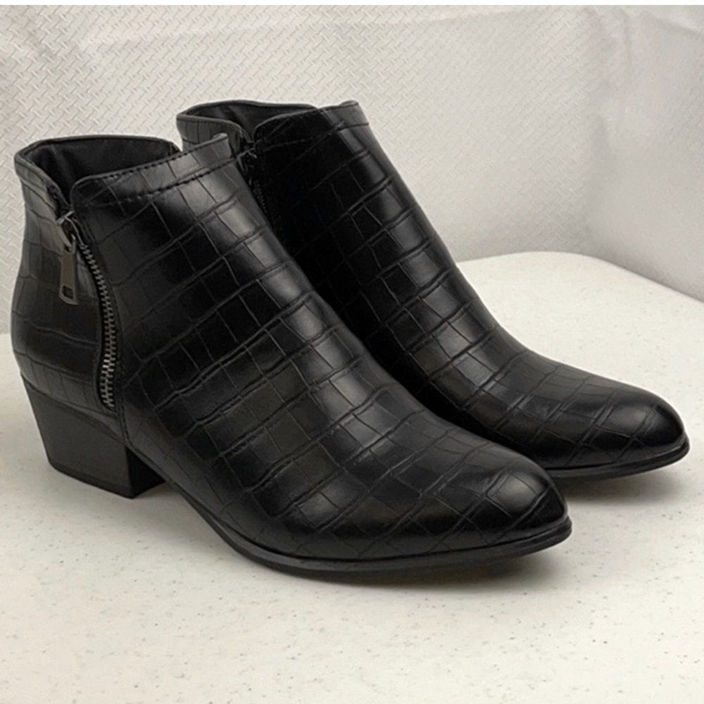 Union bay Ankle Booties Alligator Embossed Print